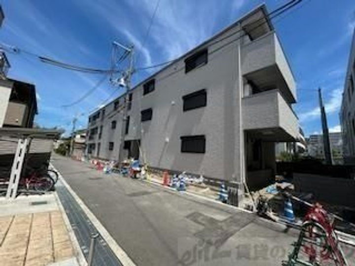 グランリュミエスタ茨木春日 3階建