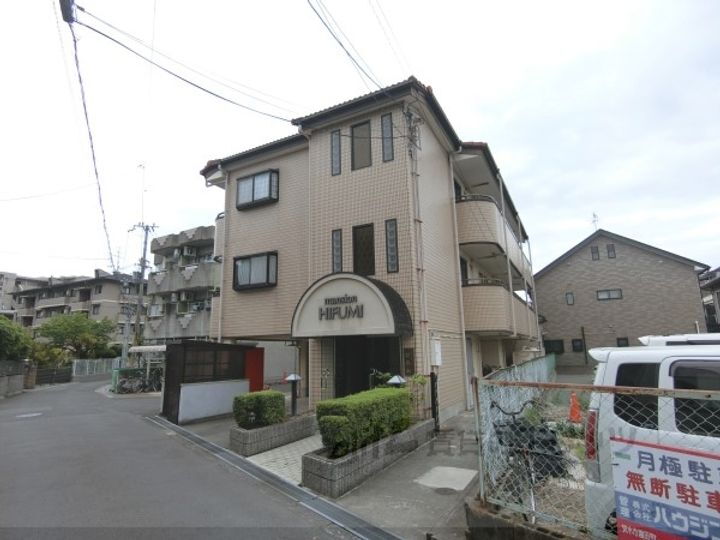 マンションひふみ 3階建