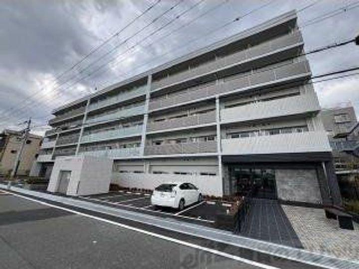 ＭＡＸＩＶ　ＣＲＯＳ　江坂 5階建