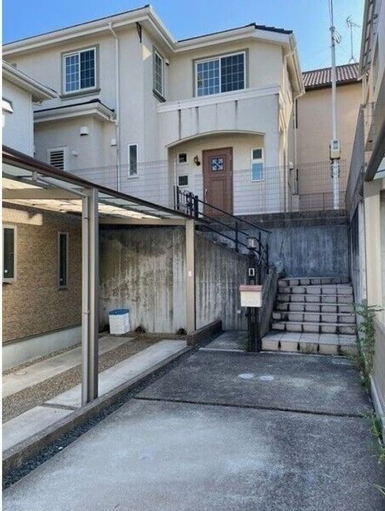 茨木市北春日丘二丁目戸建 2階建