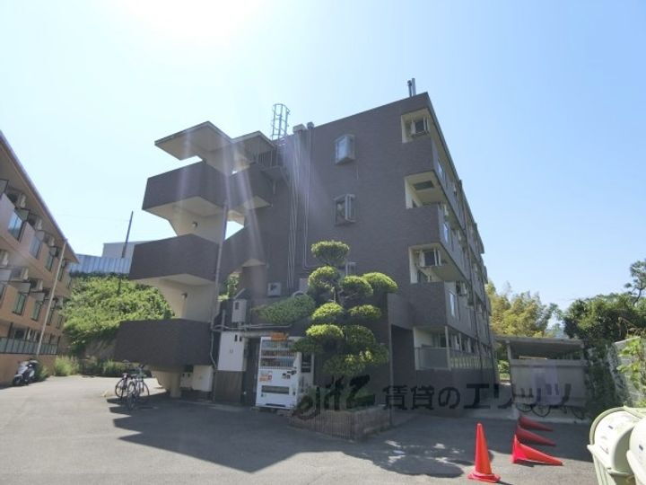 グリーンハイツ豊川ＩＩ 4階建