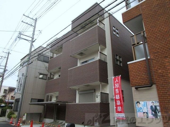 フジパレス吹田寿町Ⅴ番館 3階建