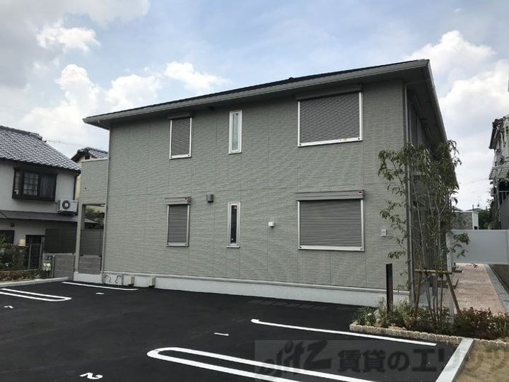 アヴニール箕面 2階建