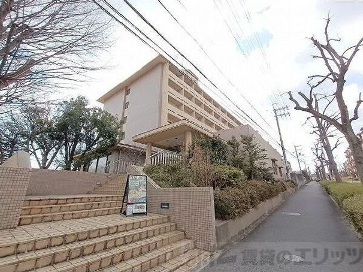 ＩＮＯＶＥ千里万博公園 6階建
