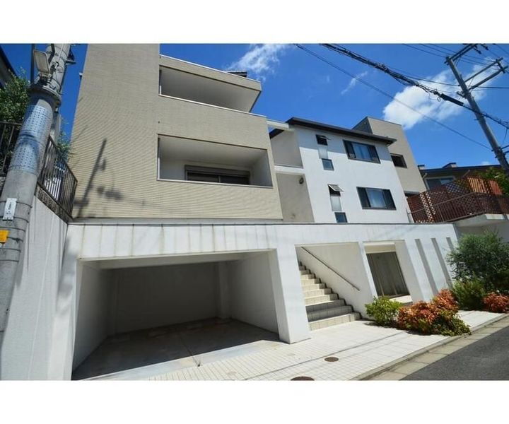Ｒｏｓｅ　Ｂｉａｎｃｈｅ 2階建