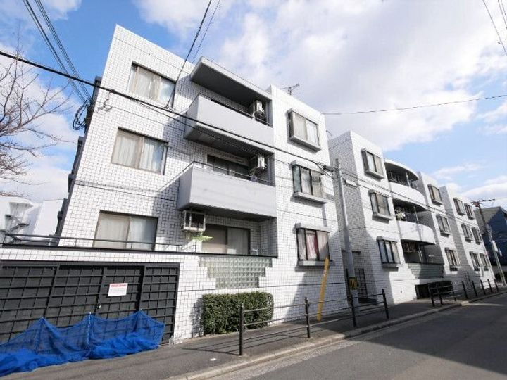 パティオ小松 3階建