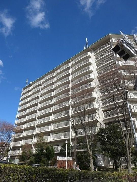 アパルトマン北千里 11階建