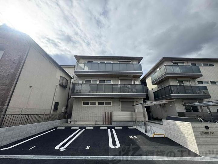 ラ・パーチェ江坂　Ⅱ 3階建
