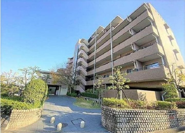 セントラルステージ千里青葉丘 8階建