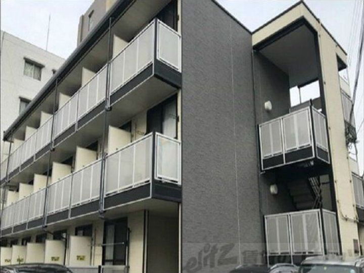 レオパレス吹田 3階建