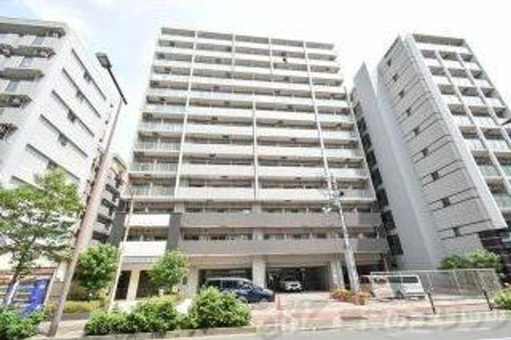 エスリード新大阪レジデンス 13階建