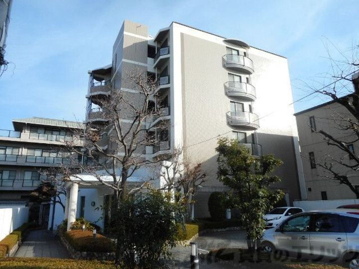 メゾンソワール 6階建