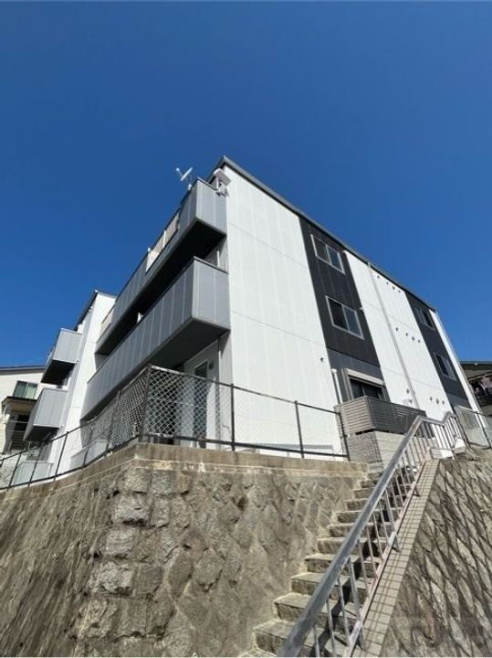 Ｈａｌｕ吹田 3階建