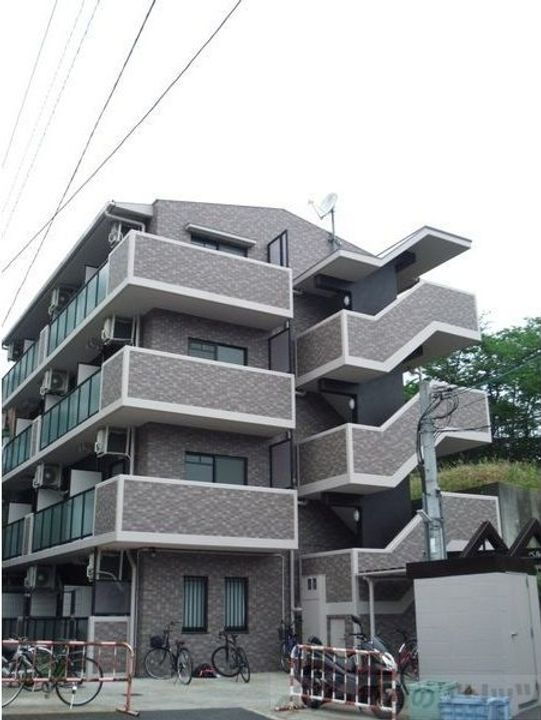 ベルメゾン千里山 4階建
