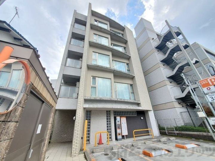 ＣＡＳＡ　ＭＩＡ 5階建