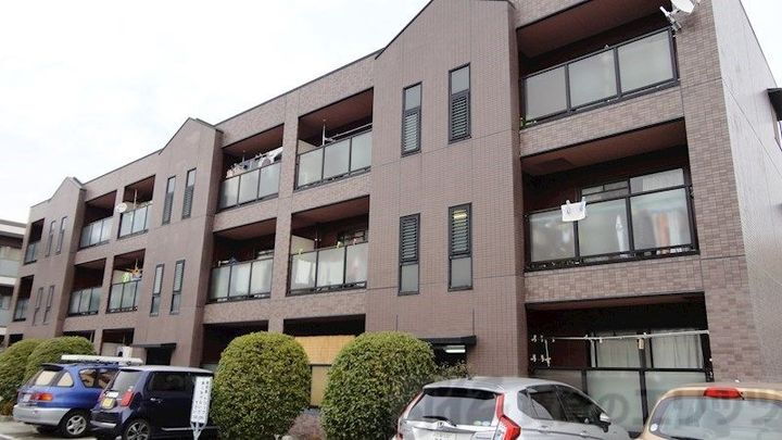シャルマン摂津 3階建