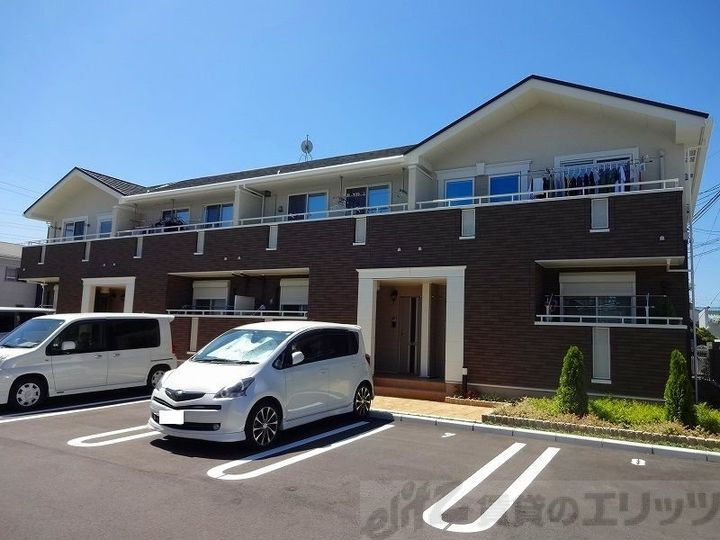 メゾン　カルム 2階建