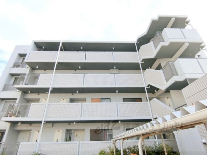 ルノン茨木 4階建