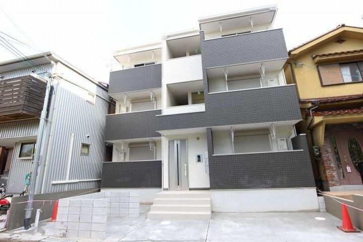 クレインコート鶴野 3階建