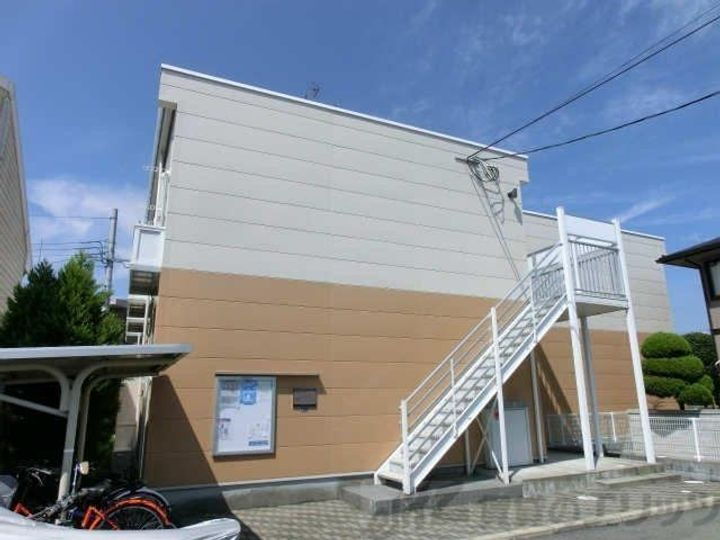 レオパレスＰＯＬＡＲＩＳ 2階建