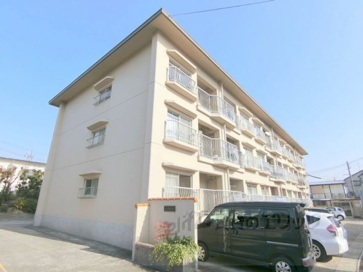 コーポスカイラーク 3階建