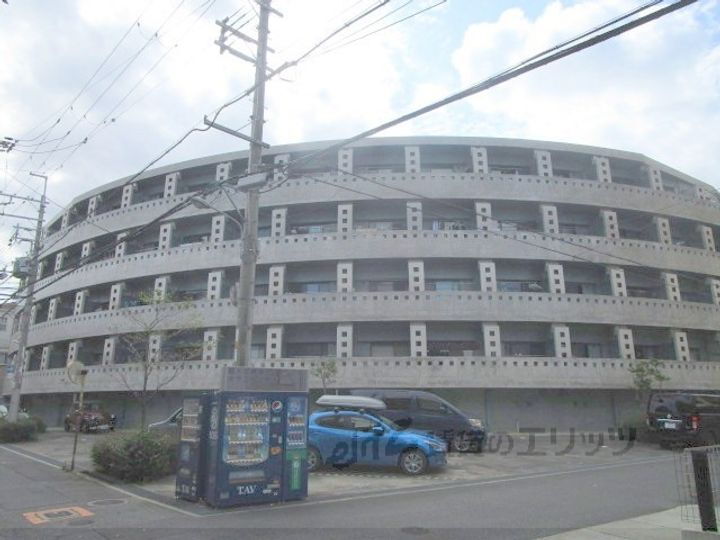 スタディオン 7階建