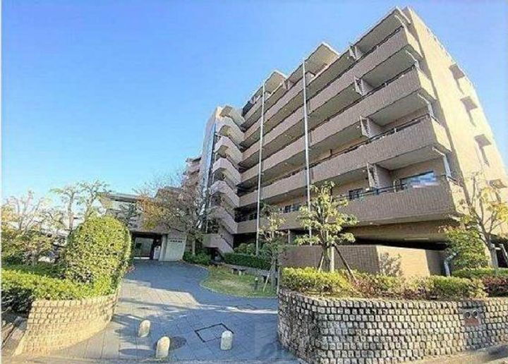 セントラルステージ千里青葉丘 8階建