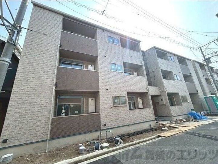 ジラフ吹田内本町 3階建