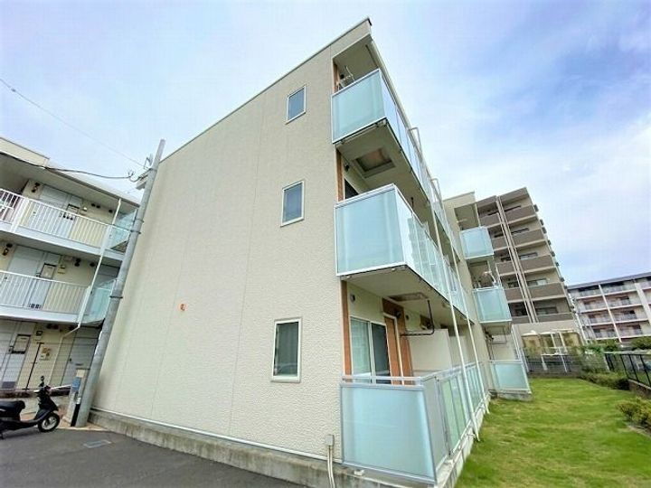 レオネクストななみ 3階建