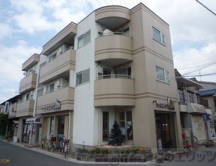 春日アバンティ 3階建