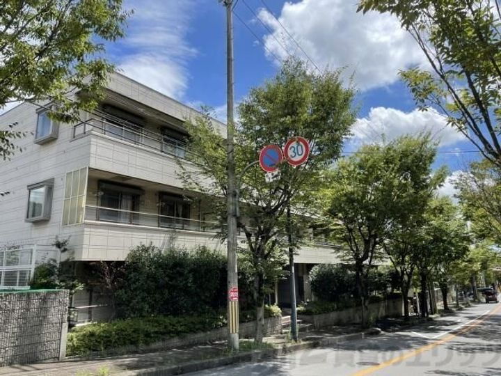 大阪府高槻市奈佐原２丁目３－２８ 賃貸マンション