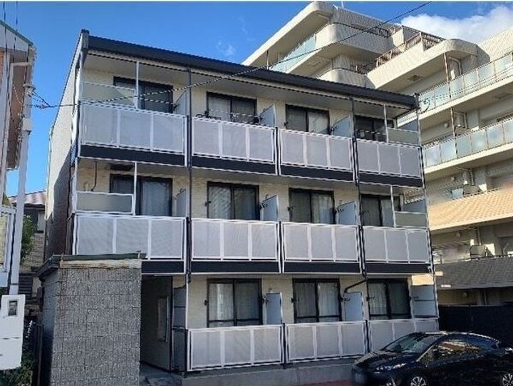 レオパレス千里山東 3階建