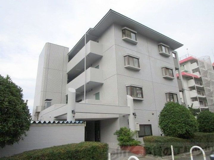 セントラル山田南 4階建