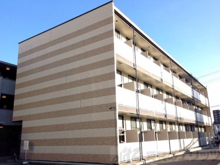 レオパレスウィニング　ロード 3階建