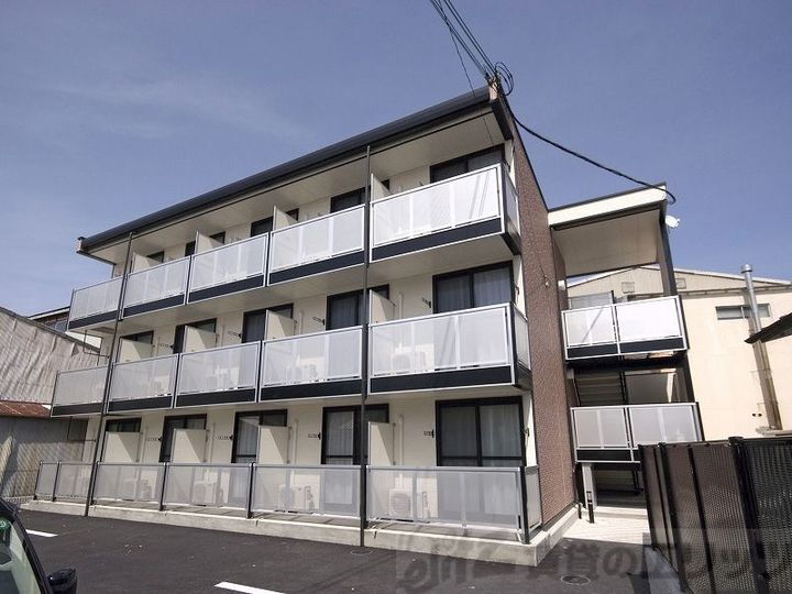 レオパレスあすなろ 3階建