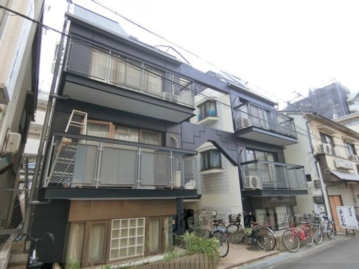 ライフハウスジャニス 4階建