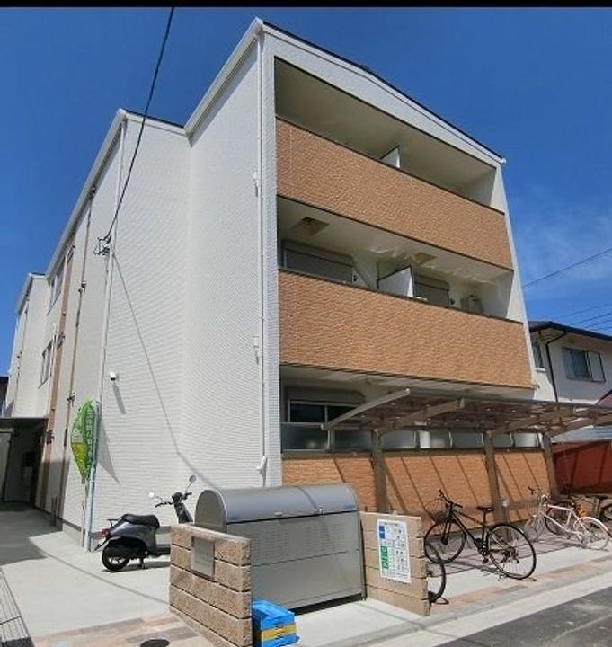 クリエオーレ一津屋Ⅱ 3階建