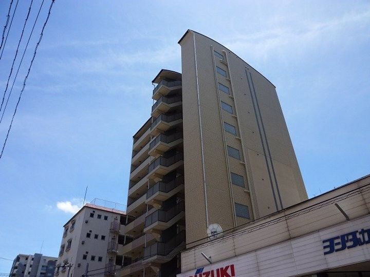 モノロカーレ江坂 11階建