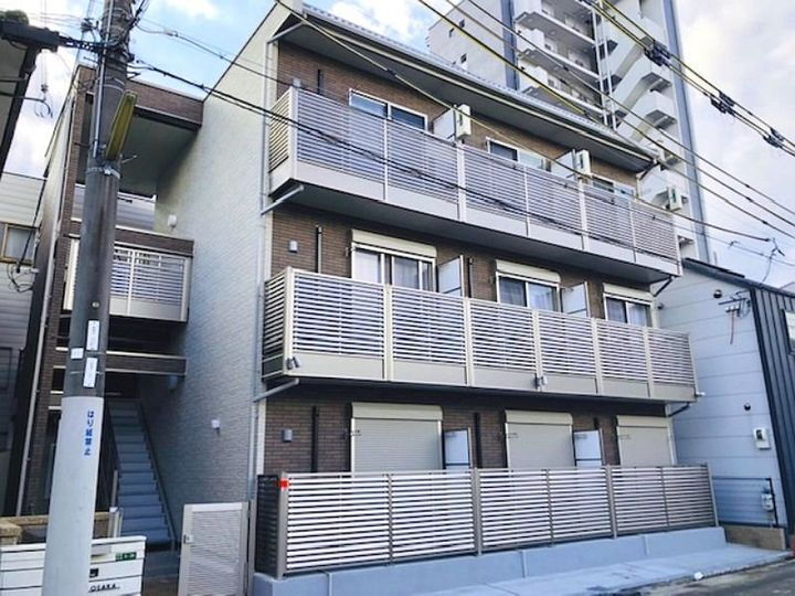 クレイノＳＨＩＮ　ＯＳＡＫＡ 3階建