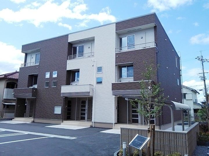 パインルーツⅡ 3階建