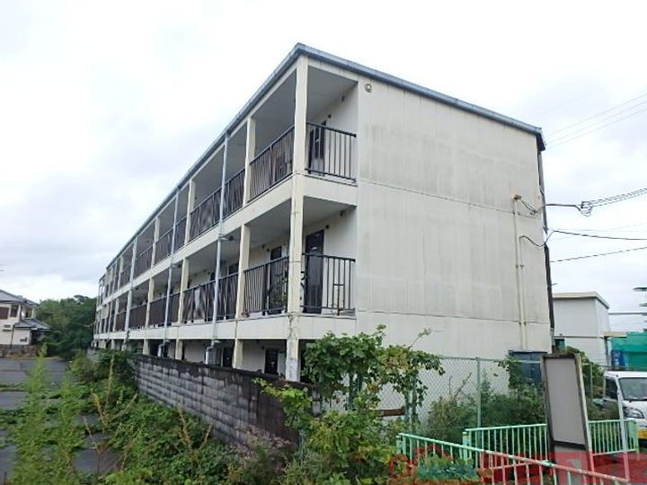 ＯＭレジデンス茨木追手門前 3階建