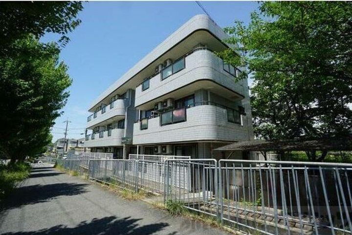リベルタ緑が丘 3階建