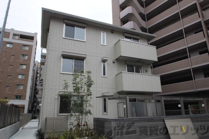 ＥＬ・ＳＥＲＥＮＯ江坂　ＥＡＳＴ 3階建