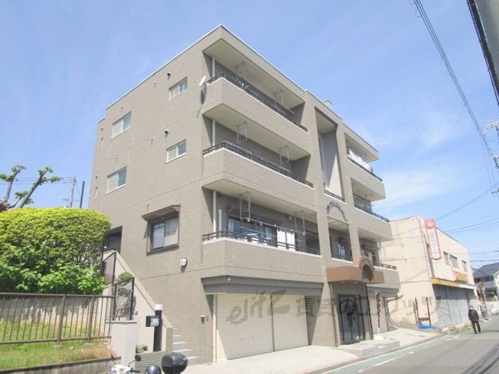サンフレア千里丘 4階建