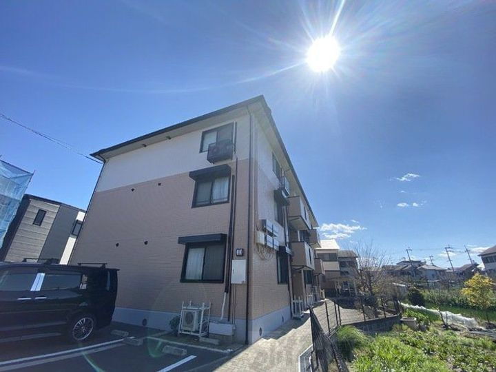 サンビューラ津之江Ａ棟 3階建