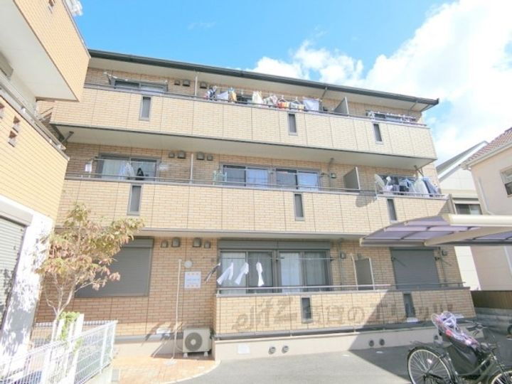 ノルドリモーネ 3階建