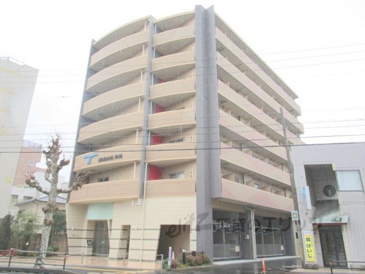 セレニテ高槻 7階建