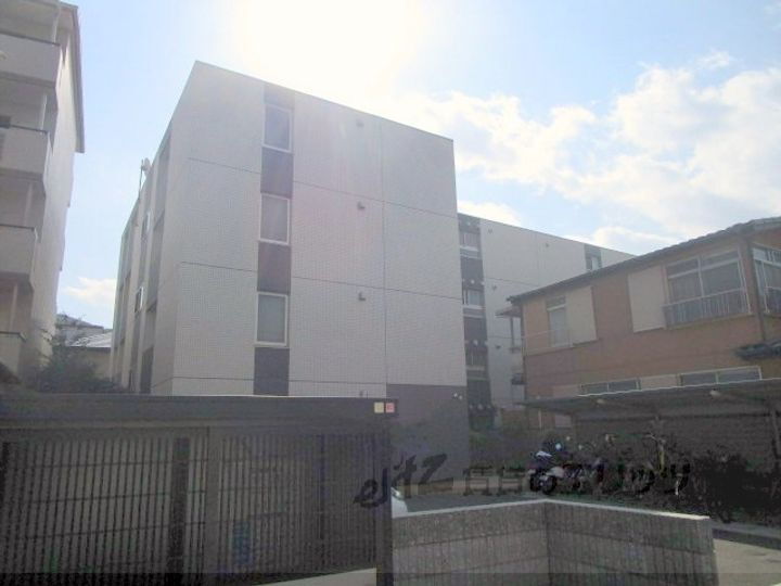 ピュアメゾン正雀 4階建