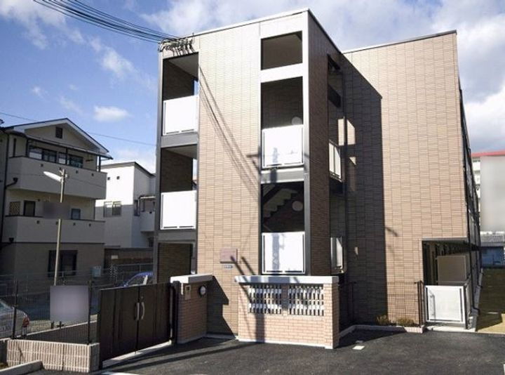レオパレスプラスパ平田 3階建