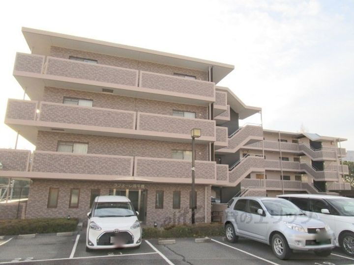 ラフォーレ南平台 4階建